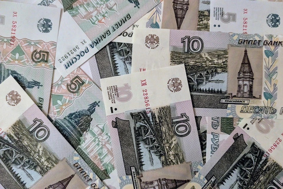 Российские банкноты номиналом 10 и 5 рублей